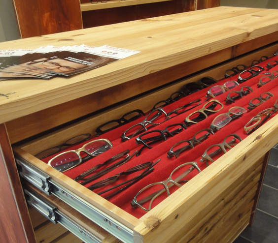 Bild und Projektwerkstatt Brillenschrank