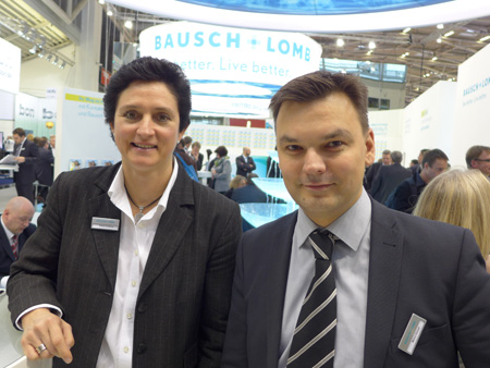 Professional Relations Managerin Sabine Strübing und  Marketing Manager Vision Care Marco Künzel