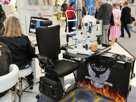 Refraktionseinheiten auch für Motorrad-Freaks am OCULUS Stand