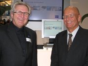 Peter Schmitzer und Ferdinand Thöny im Gespräch am Zeiss-Stand