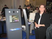 Doris Brejcha beim Smart-Kiosk "Marketing für Optiker wichtig" 