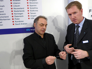 Peter Braunsdorfer und Entwickler Bernhard Markus