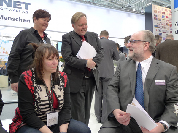 Gesch&auml;ftsf&uuml;hrer Martin Himmelbach (IPRO),  Marion G&ouml;tz (IPRO Marketing) und  Journalisten bei der Pressekonferenz