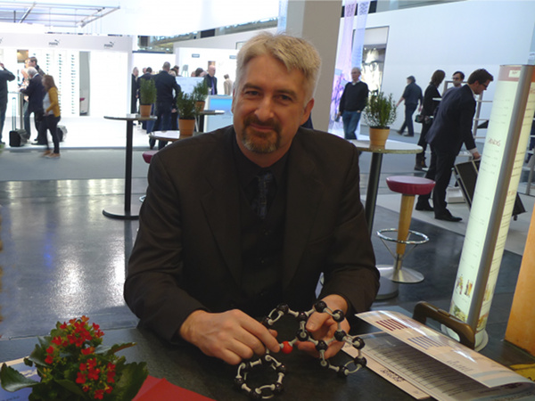 Dr. Derek Hoare, Direktor und Entwickler