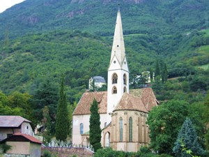 Die alte Pfarrkirche in Gries/Bozen - erstmals 1165 urkundlich erwähnt
