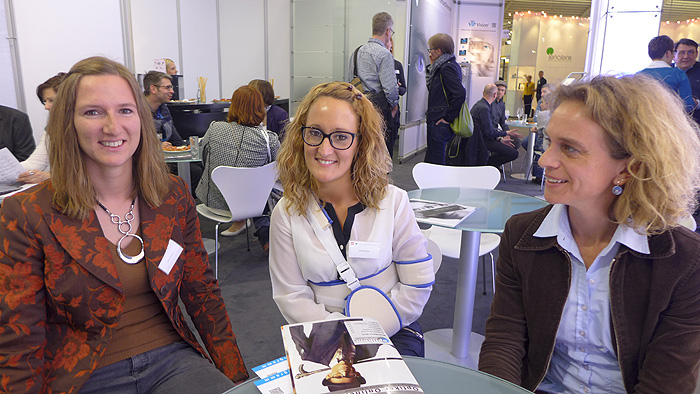 OPTI 2015 HECHT: Sabine Vielhaber und Sandra Kössler unterstützen in kniffligen Anpassfällen und gerne auch Start-Ups.