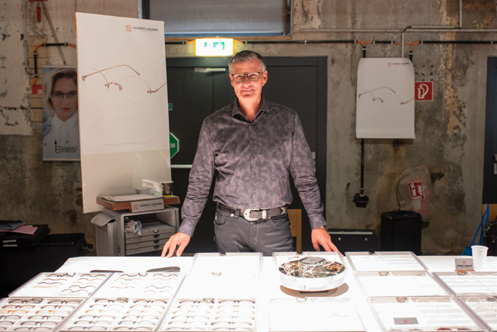 Mit einer Brille ganz aus echtem Sterling Silber, meldete sich Gernot Lindner mit seiner gleichnamigen Firma GERNOT LINDNER SILVER EYEWEAR aus dem Ruhestand zurück