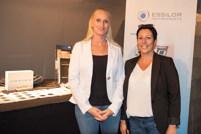 Die neue Entspiegelung CRIZAL SAPPHIRE UV von ESSILOR sorgt für minimierte störende Lichtreflexione