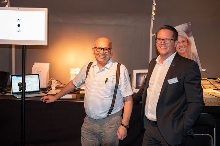 Die Software Firma IOM bietet ein Refraktionssystem mit linearer Polarisierung an