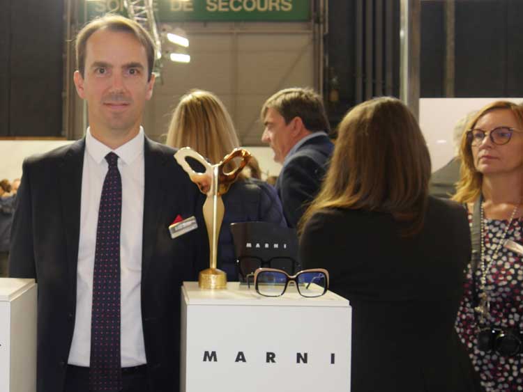 Arnaud Devilder, Directeur National des Ventes, berichtete über die aufwendige Fertigung der streng rechteckigen MARNI 2623