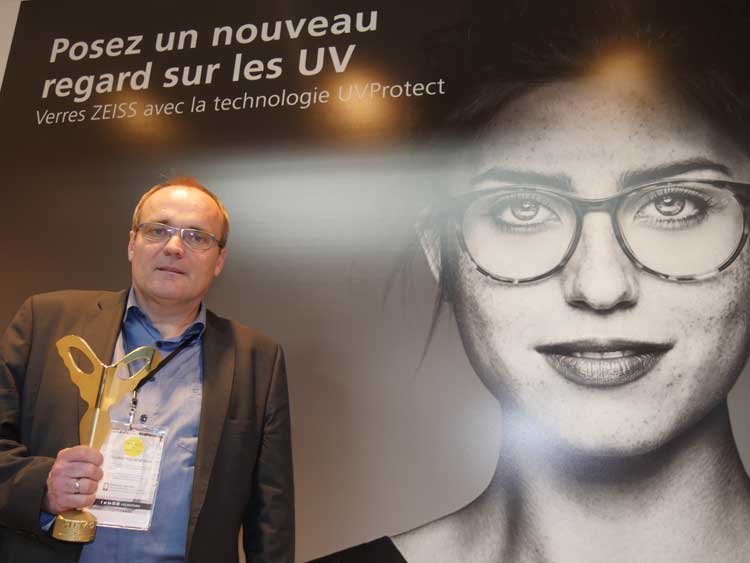 Dr. Bernhard von Blanckenhagen, Product Development ZEISS, berichtete zum UV-Schutz bei ZEISS Brillengläsern