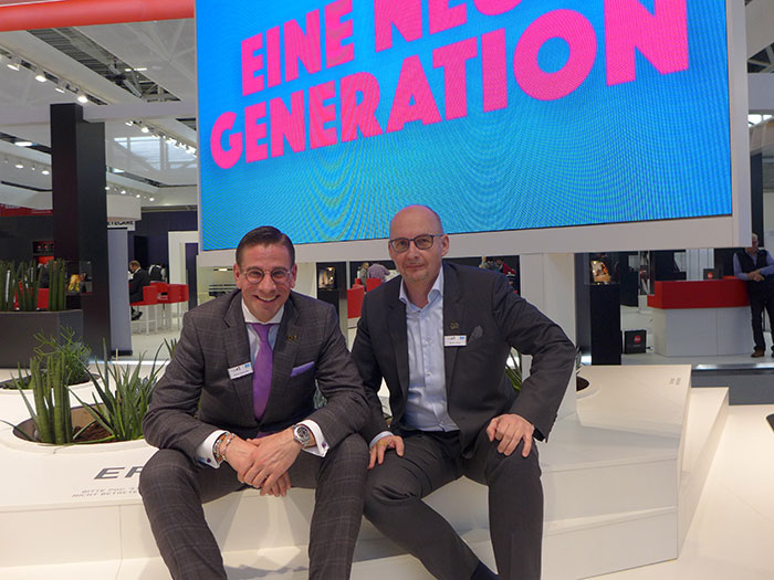 Vertriebsleiter Ronald Mayrhofer und Österreich Geschäftsführer Martin Merkle bieten Innovationen bei individuellen Brillengläsern