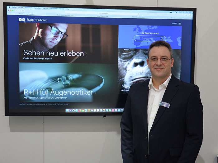 Frank Lindenlaub, Leiter Marketing, präsentiert den neuen Markenauftritt