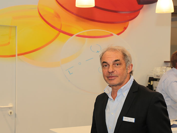 Peter Braunsdorfer eröffnet die Vorteile des medi-lens Brillenglasprogrammes