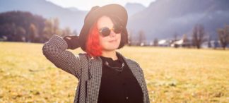 Farbenfrohe Einmaligkeit in grauen Zeiten: Diese Brille hinterlässt Eindruck Farbenfrohe Einmaligkeit in grauen Zeiten: Diese Brille hinterlässt Eindruck