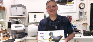 Roland Teufl aus Bischofshofen erhält Tablet von WÖHLK Roland Teufl aus Bischofshofen erhält Tablet von WÖHLK