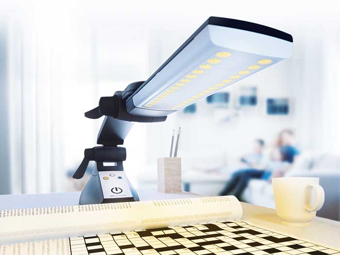 Mit der LowVision-Leuchtenserie MULTILIGHT PRO können Augenoptiker die Lebensqualität sehbeeinträchtigten Personen erhöhen.