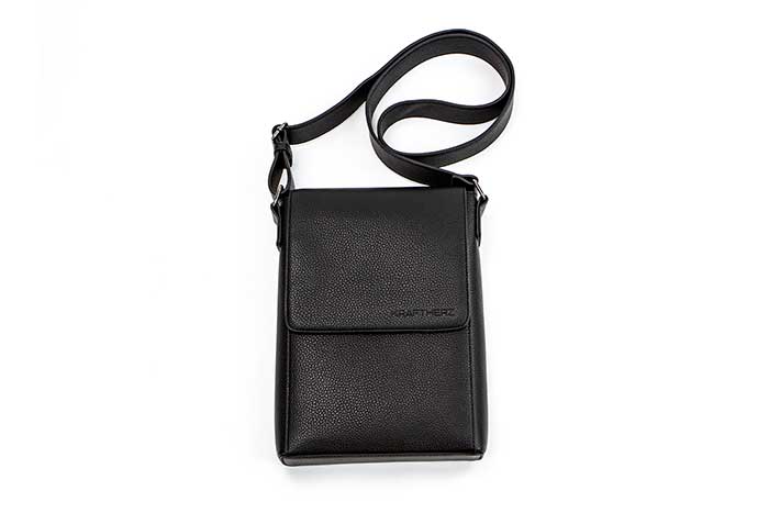 Das erste Sammlerstück ist auch schon am Start, die KRAFTHERZ Cross-Body-Bag