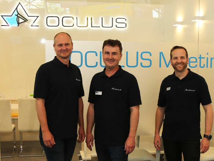 Thorsten Boss (Vertriebsleiter OCULUS), Thomas Schöchtner (NEUMED AG, Vertrieb Österreich) und Matthias Kirchhübel (Geschäftsführer OCULUS) berichten zum Myopia-Master und Myopiemanagement