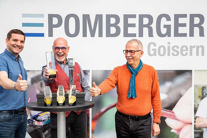 Auch die Geschäftsleitung vertreten durch Hans Peter wie auch Jürgen Pomberger zeigt sich sehr gerührt