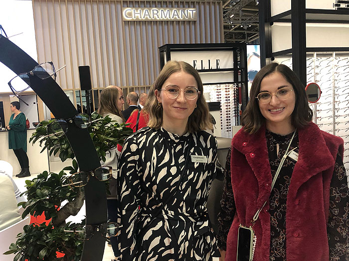 Junior Marketing Managerin Bianca Loher und Marketing Managerin Julia Berger.: "CHARMANT setzt mit seiner neuen Kollektion auf Nachhaltigkeit und Inklusion".