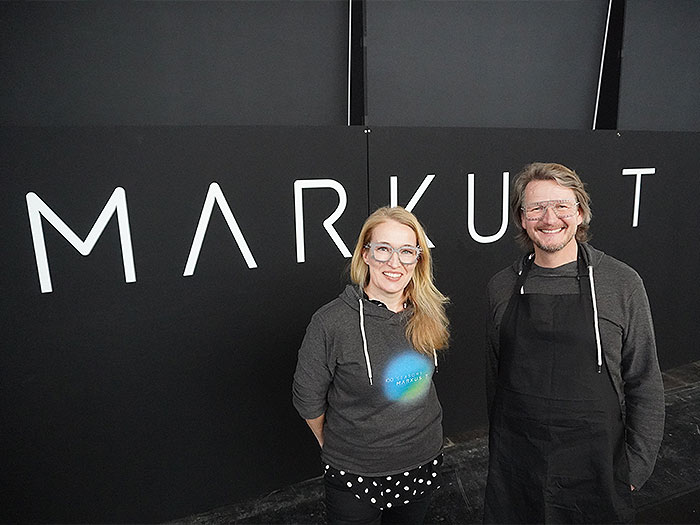 Sandra Rohrbeck, Head of Marketing und Gründer Markus Temming stellen die Langlebigkeit ihrer Brillen an erste Stelle.