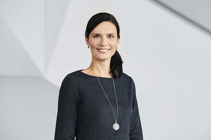 Cathleen Kabashi, Leiterin opti