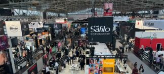 optikum TRENDSHOW | opti Messebericht 2024 – Teil 2 Während bei der opti 2023 die meisten Brillenglashersteller und die Kontaktlinsenindustrie fern blieb, waren im Jänner 2024 die Hallen wieder mit diesen Industriezweigen gut versehen.