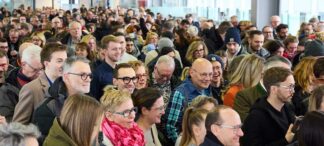 optikum TRENDSHOW | opti Messebericht 2024 – Teil 3 Trotz dem Streik der deutschen Bahn Mittwoch bis Freitag, also mitten während der Anreisezeit zur opti, konnte sich die Messe auch am Freitag subjektiv gefühlt gut besucht behaupten.