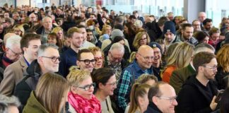 Trotz dem Streik der deutschen Bahn Mittwoch bis Freitag, also mitten während der Anreisezeit zur opti, konnte sich die Messe auch am Freitag subjektiv gefühlt gut besucht behaupten.