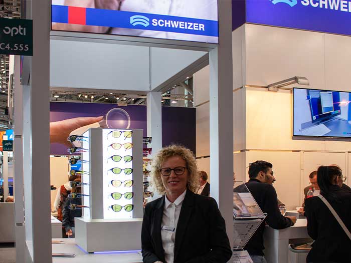 Österreich Geschäftsleiterin Adele Frömel: SCHWEIZER bietet auch im Segment der Kantenfilterbrillen einen Chic