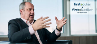 FirstOptiker und FirstAkustiker bieten Zusammenhalt auf Augenhöhe – Interview mit Josef Pröll FirstOptiker und FirstAkustiker bieten Zusammenhalt auf Augenhöhe – Interview mit Josef Pröll