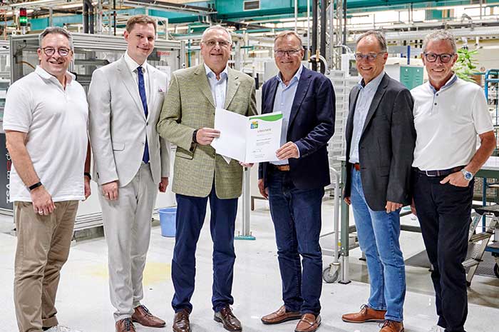Offizielle Übergabe der Urkunde des Umwelt + Klimapaktes Bayern an die Rupp + Hubrach Optik GmbH