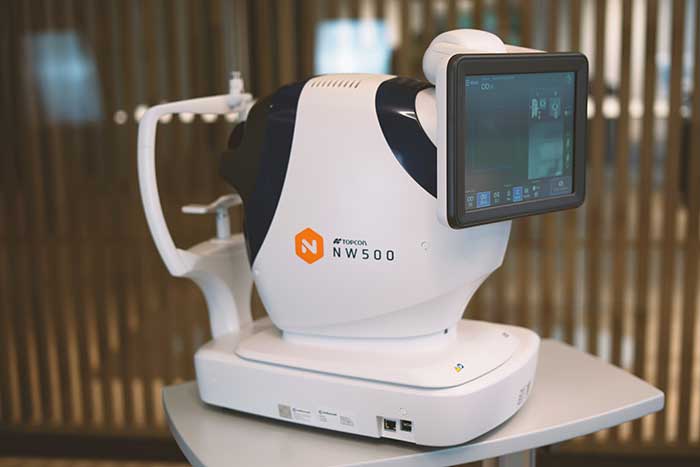 NW500 – Vollautomatische Funduskamera für Echtfarb- Fundusaufnahmen in exzellenter Qualität, in Kombination mit RetinaLyze®, der intuitiven Augenscreening-KI-Softwarelösung