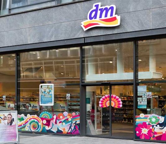 DM bietet in Deutschland Sehtests und Netzhautfotografie mit Screening auf Augenerkrankungen an Drogeriemarktkette DM bietet ab sofort in Deutschland Sehtest und die Netzhautfotografie an