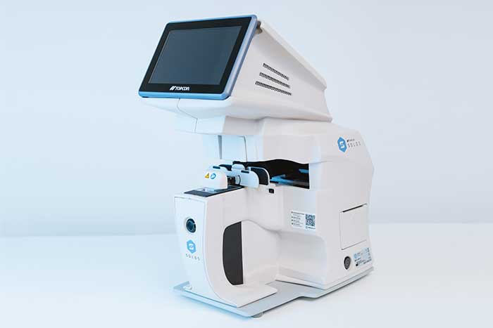 Solos – ein vollautomatischer Scheitelbrechwertmesser, der Brillengläser komplett selbstständig analysiert und ausmisst