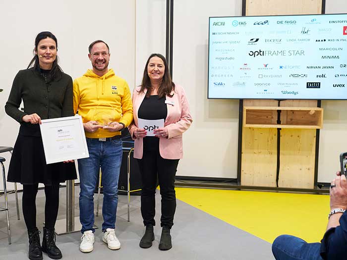 Zum Launch der neuen Kollektion gab es auf der opti eine ganz besondere Überraschung: Das Modell JMM3 in der Farbe Rose/Clay erhielt die Auszeichnung „opti FRAME STAR AWARD 2026“.