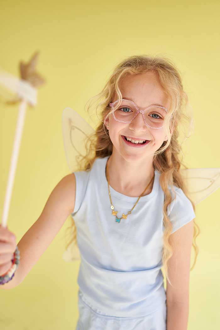 Mit zarten silbernen Glitzerdetails und sanften, verträumten Farbkombinationen verleihen diese Brillenfassungen jedem Schultag einen Hauch von Magie