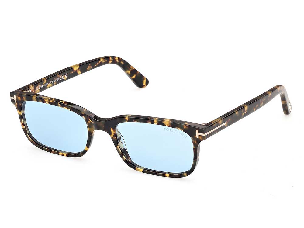 Mit der Scout-02 (FT1480) bringt TOM FORD einen Style von der Runway direkt in die Eyewear Collection
